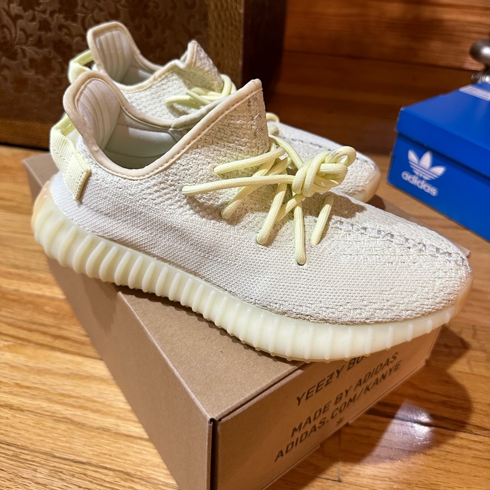 Men’s size 6 Yeezy boost 350 V2 butter NEVER WORN - Picture 3 of 5